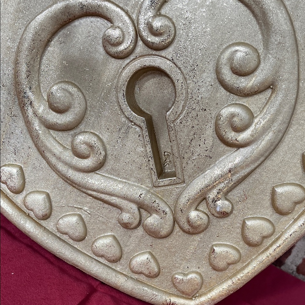 Rachel Zoe Gold Heart and Key Wall Art large one - Picture 3 of 17